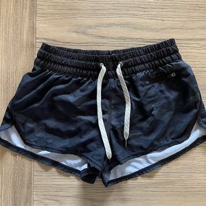 Vuori Shorts